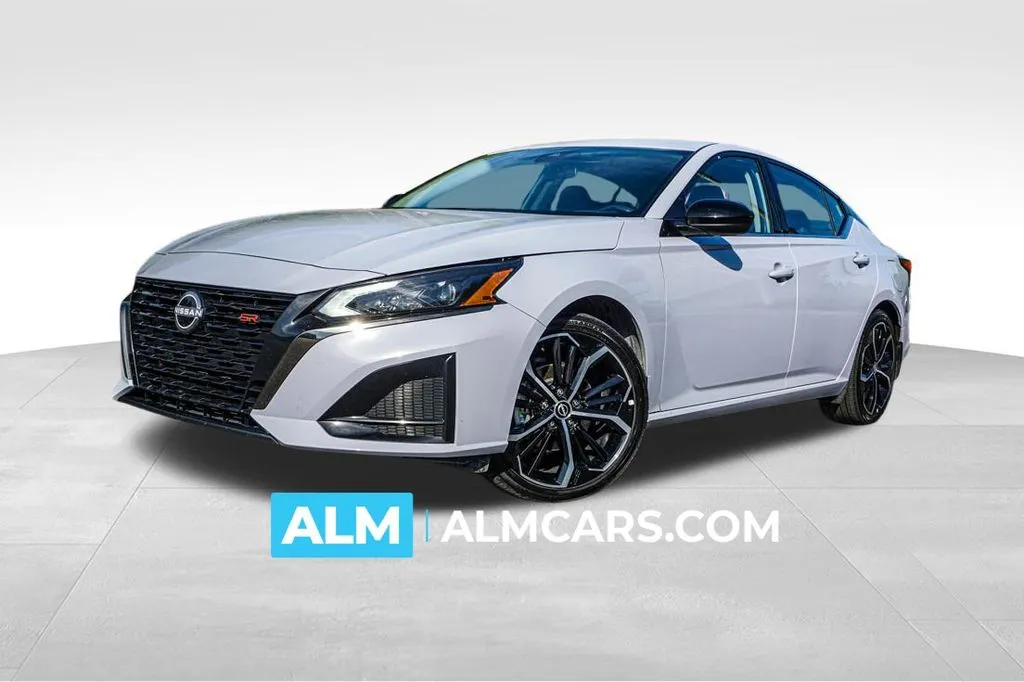 2025 Nissan Altima SR