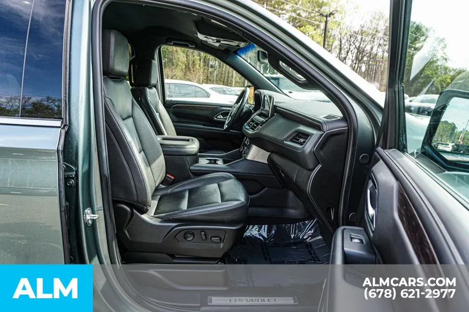 2024 Chevrolet Suburban LT - Photo 25