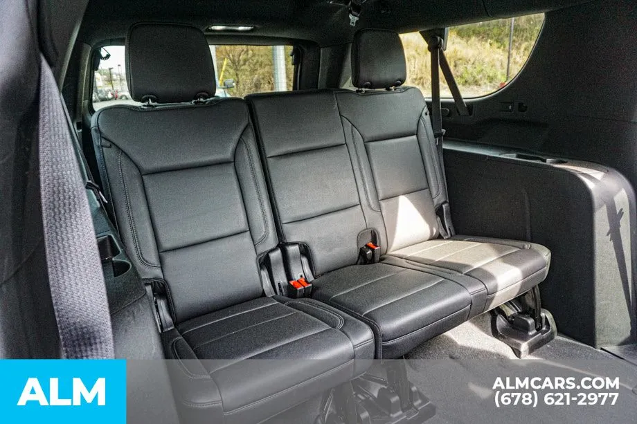 2024 Chevrolet Suburban LT - Photo 23