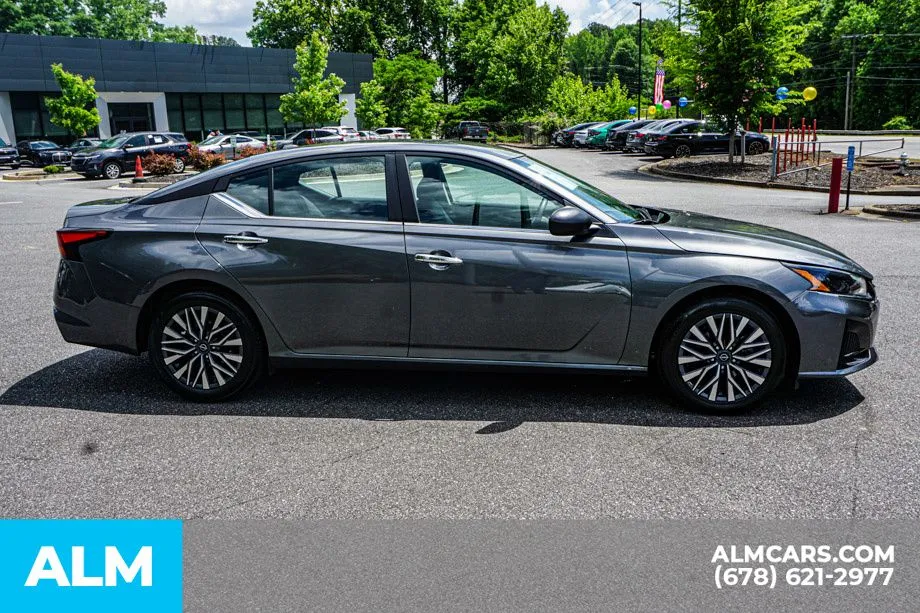 2025 Nissan Altima SV - Photo 9