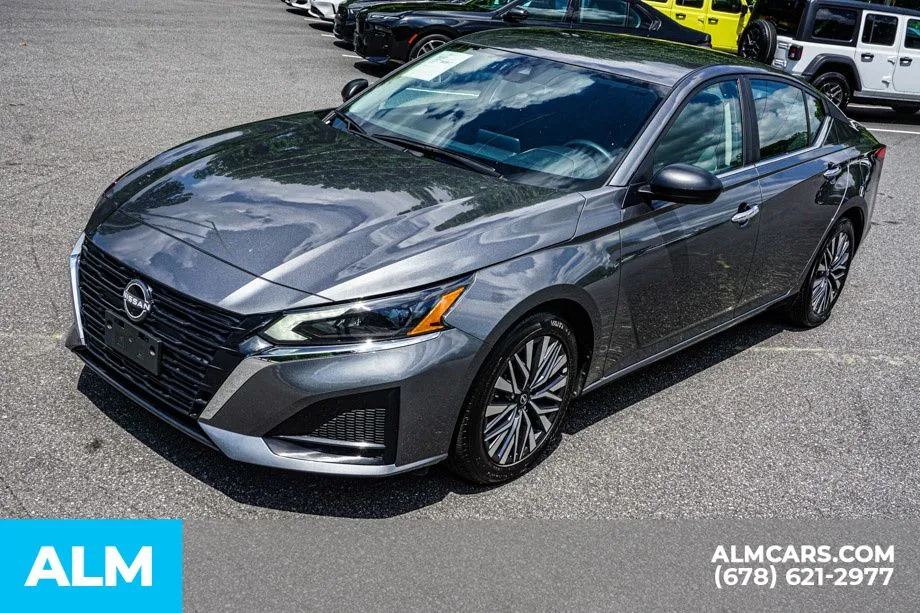2025 Nissan Altima SV - Photo 15