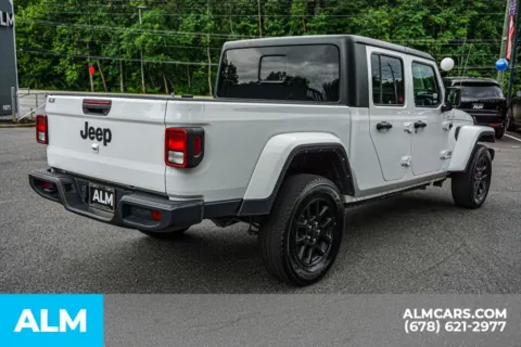 More photos of 2023 Jeep Gladiator Overland at ALM Marietta, GA