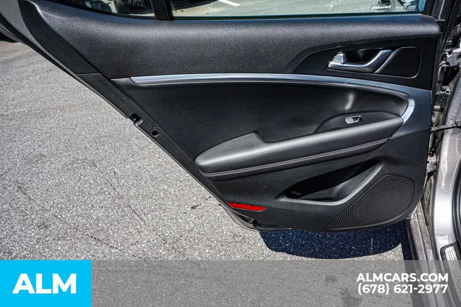 2025 GENESIS G70 Standard - Photo 52