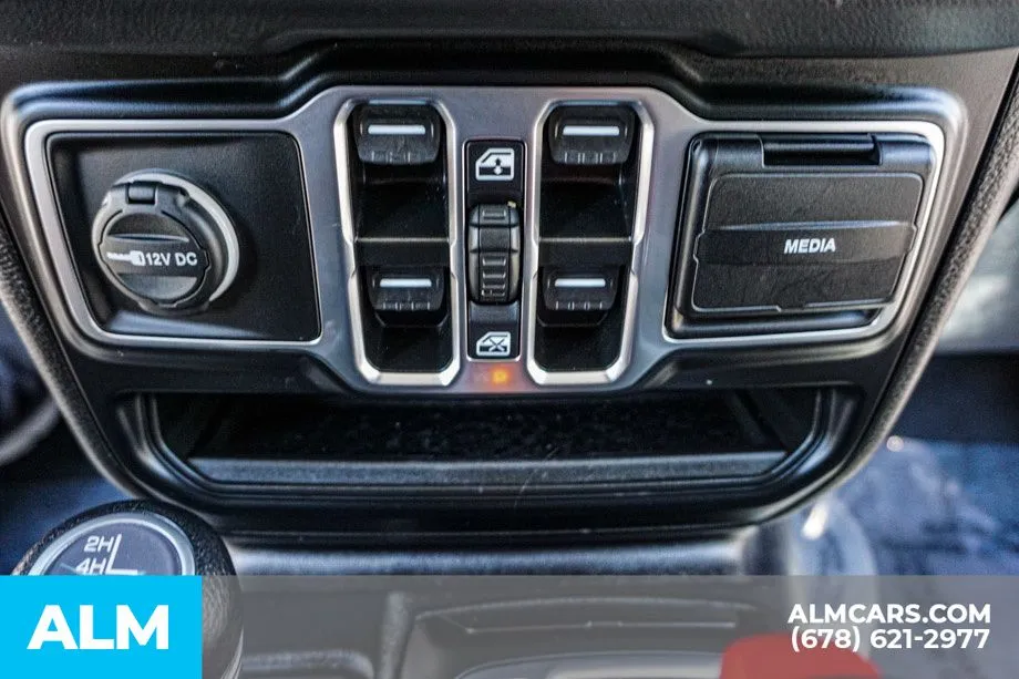 2025 Jeep Wrangler 4-Door Sahara - Photo 44