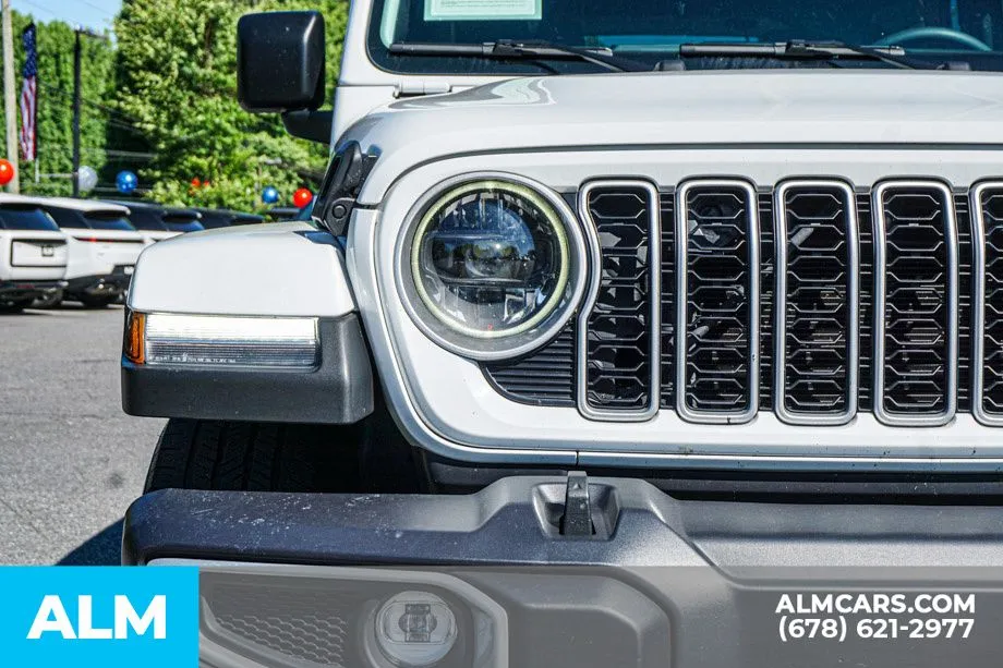 2025 Jeep Wrangler 4-Door Sahara - Photo 12