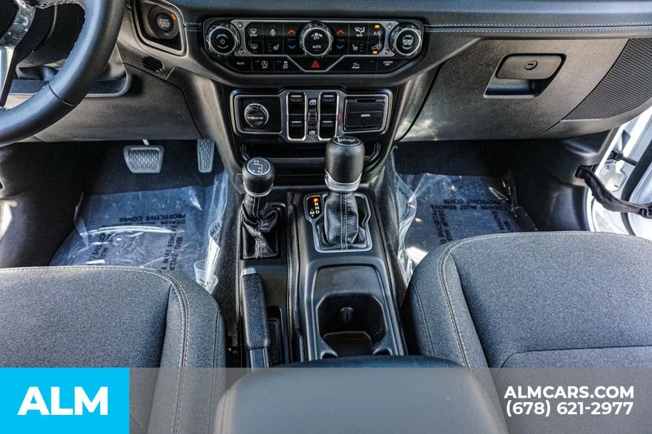 2025 Jeep Wrangler 4-Door Sahara - Photo 42