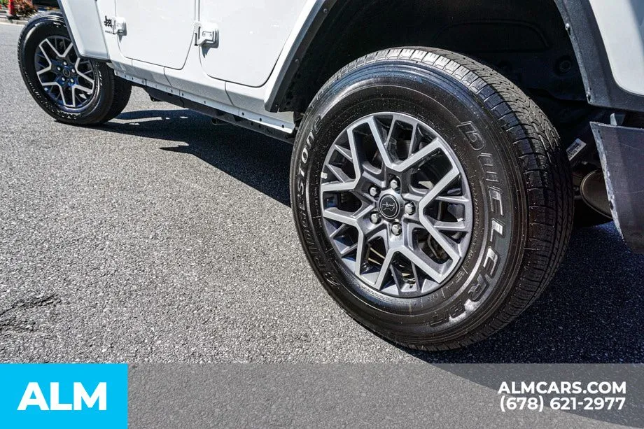 2025 Jeep Wrangler 4-Door Sahara - Photo 16