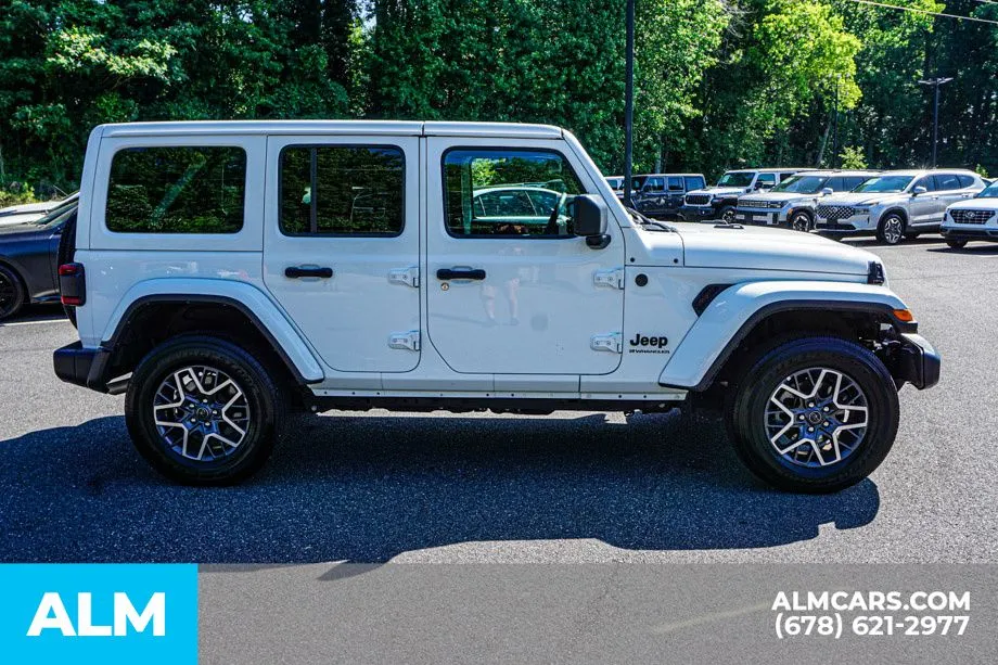 2025 Jeep Wrangler 4-Door Sahara - Photo 9