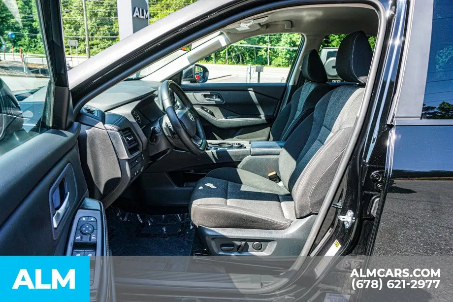 2025 Nissan Rogue SV - Photo 19