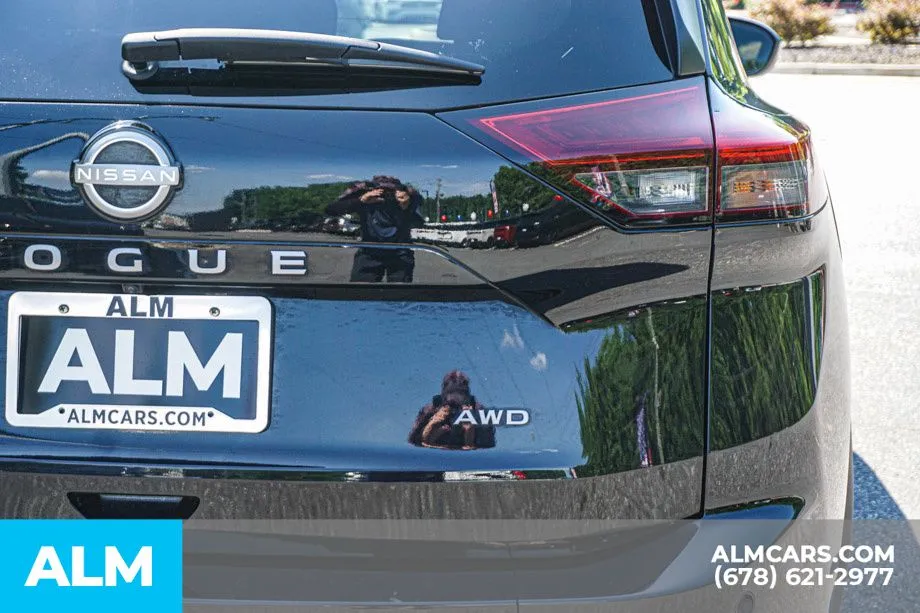 2025 Nissan Rogue SV - Photo 13
