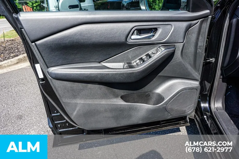 2025 Nissan Rogue SV - Photo 45