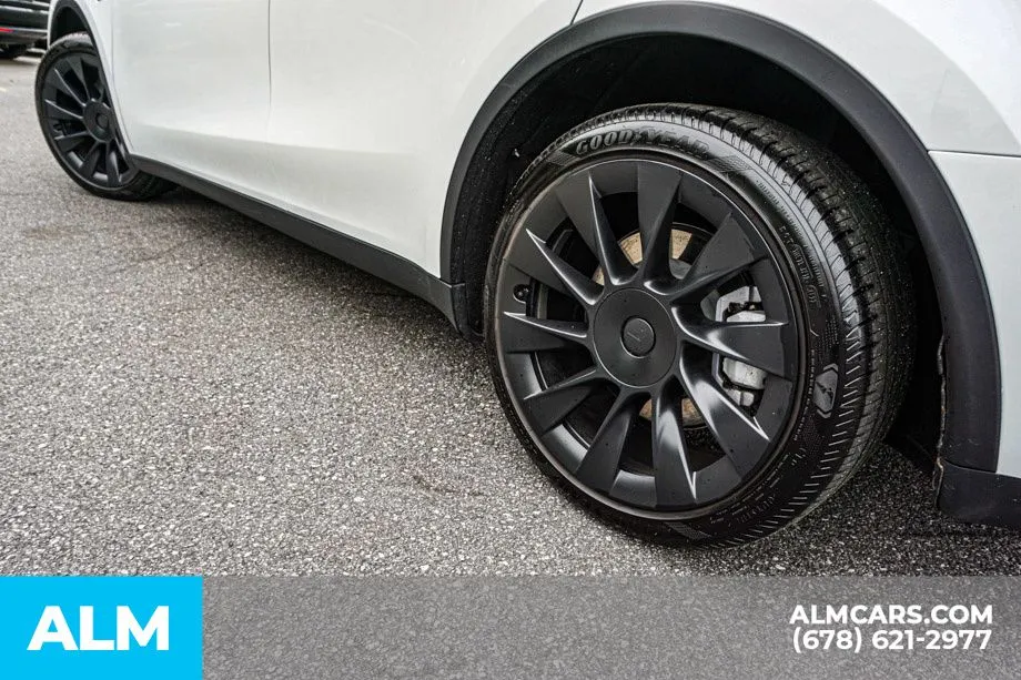 2023 Tesla Model Y Long Range - Photo 16