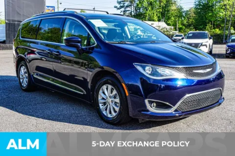 More photos of 2019 Chrysler Pacifica Touring L at ALM Marietta, GA