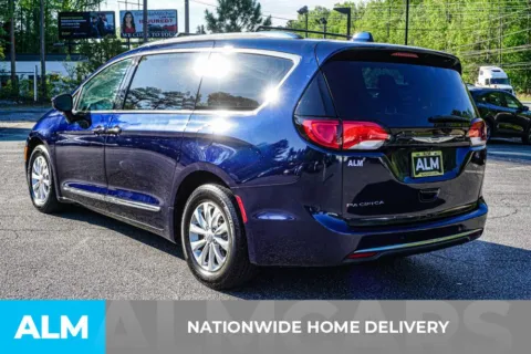 More photos of 2019 Chrysler Pacifica Touring L at ALM Marietta, GA