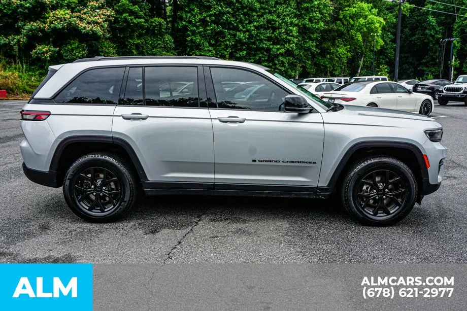 2025 Jeep Grand Cherokee Altitude - Photo 9