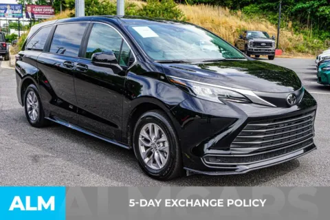 More photos of 2026 Toyota Sienna LE at ALM Marietta, GA