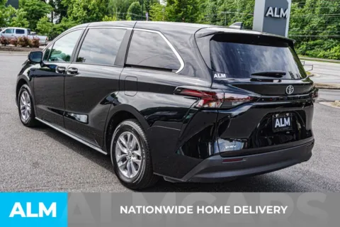 More photos of 2026 Toyota Sienna LE at ALM Marietta, GA