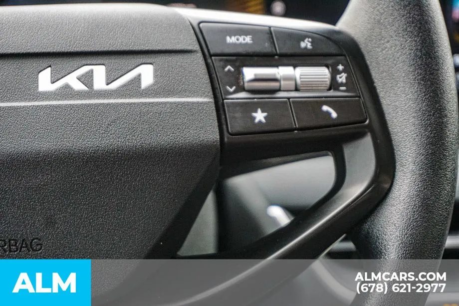 2025 Kia K4 LXS - Photo 30