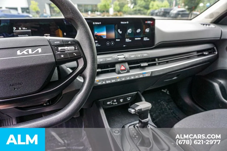 2025 Kia K4 LXS - Photo 32