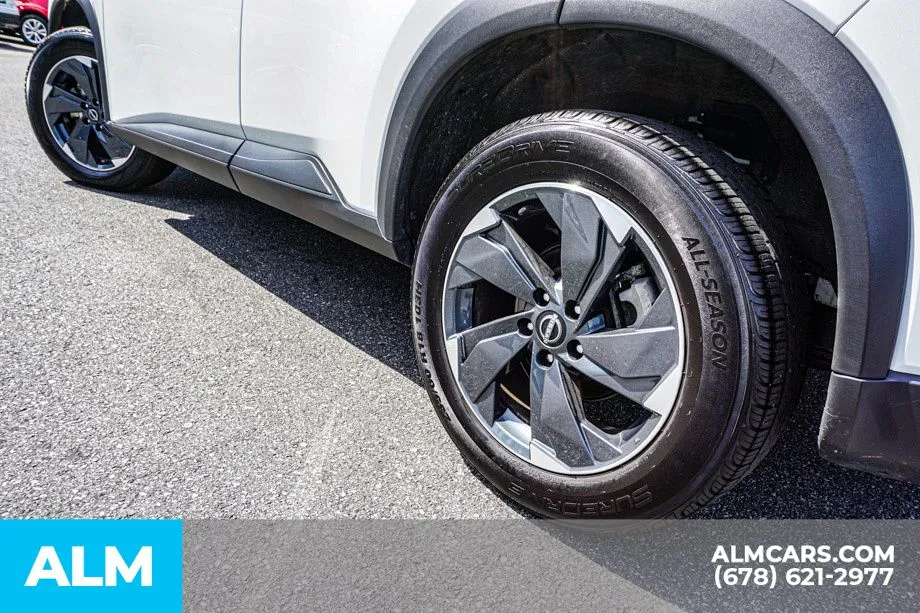 2024 Nissan Rogue SV - Photo 16