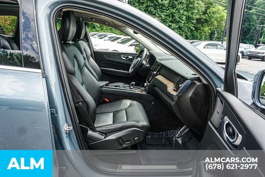 2022 Volvo XC60 Momentum - Photo 25