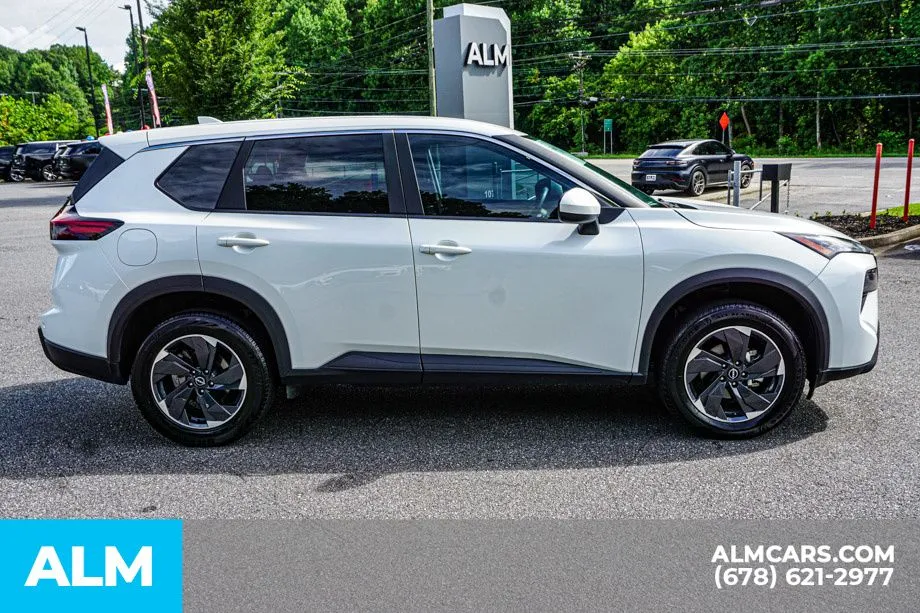 2024 Nissan Rogue SV - Photo 9