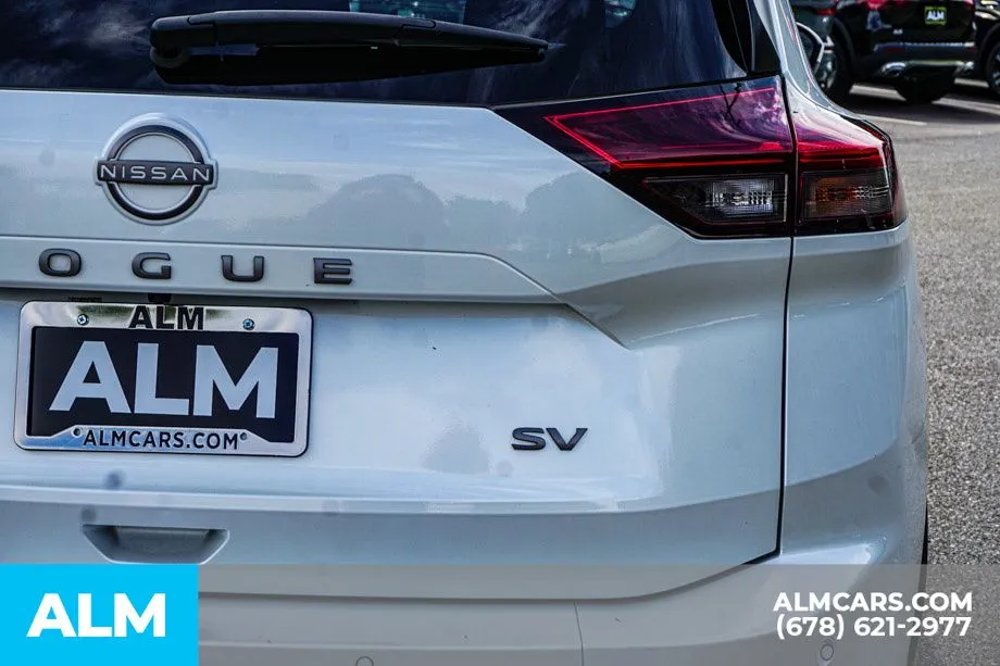 2024 Nissan Rogue SV - Photo 13