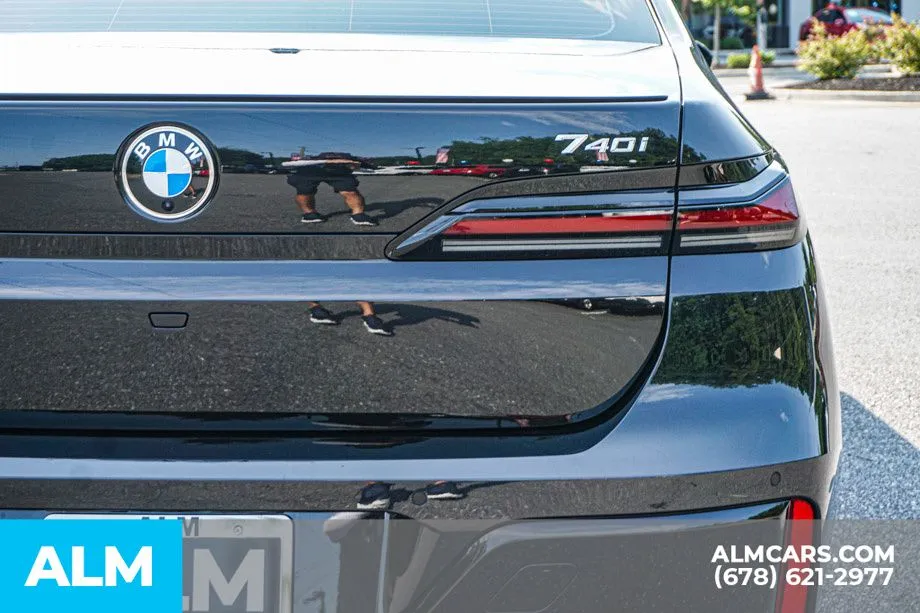2025 BMW 7 Series 740i - Photo 13