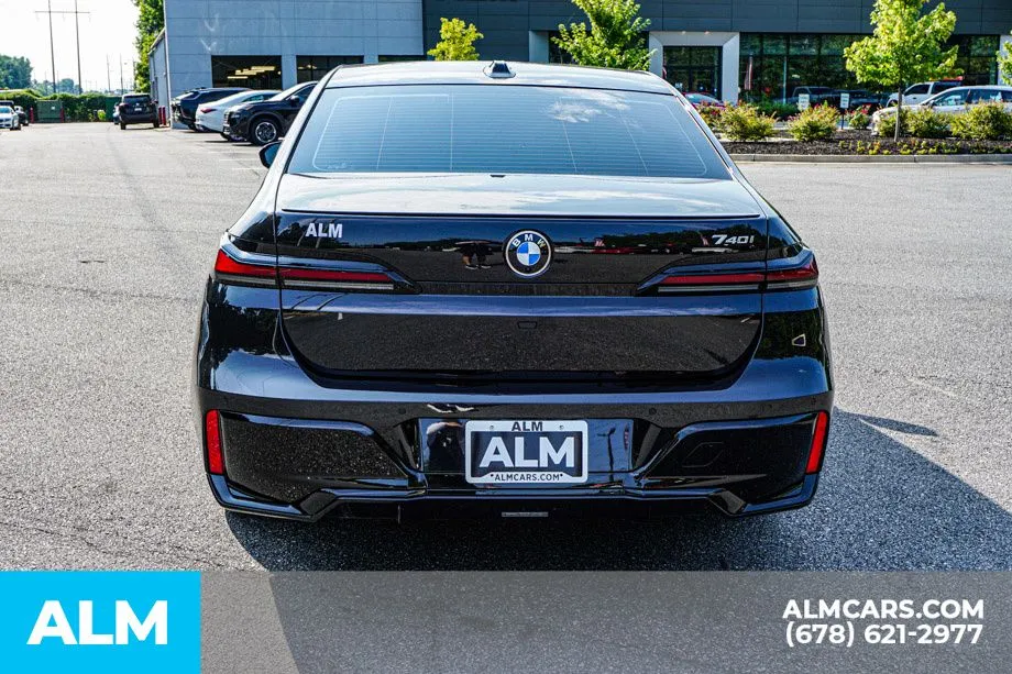 2025 BMW 7 Series 740i - Photo 11