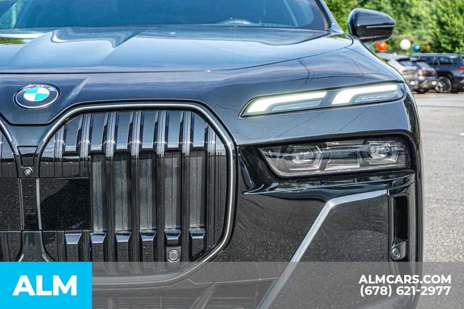 2025 BMW 7 Series 740i - Photo 12