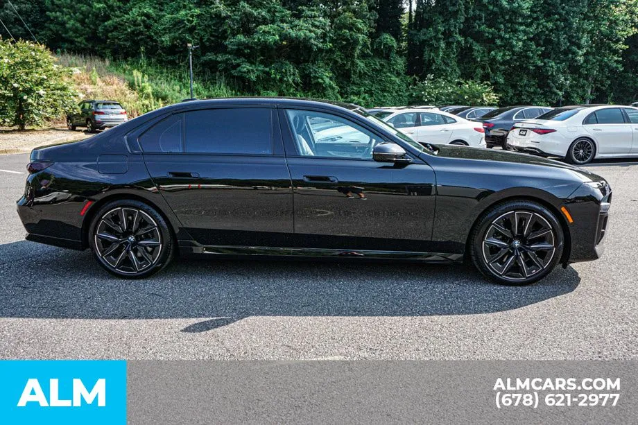 2025 BMW 7 Series 740i - Photo 9