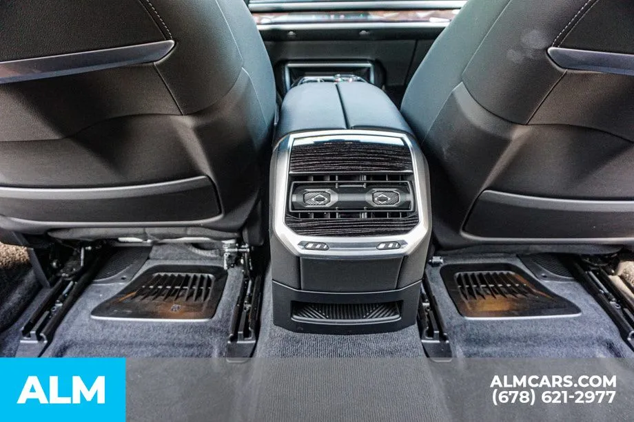 2025 BMW 7 Series 740i - Photo 31