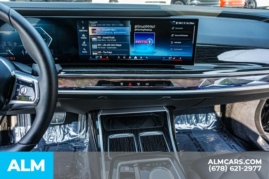 2025 BMW 7 Series 740i - Photo 43