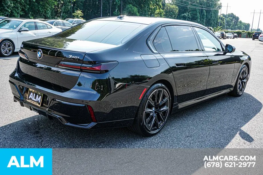 2025 BMW 7 Series 740i - Photo 6