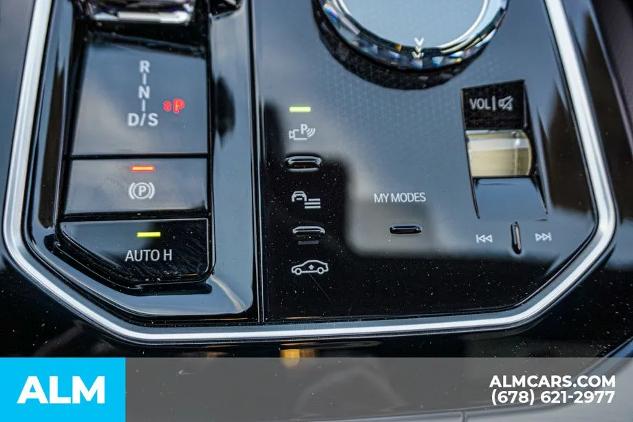 2025 BMW 7 Series 740i - Photo 48