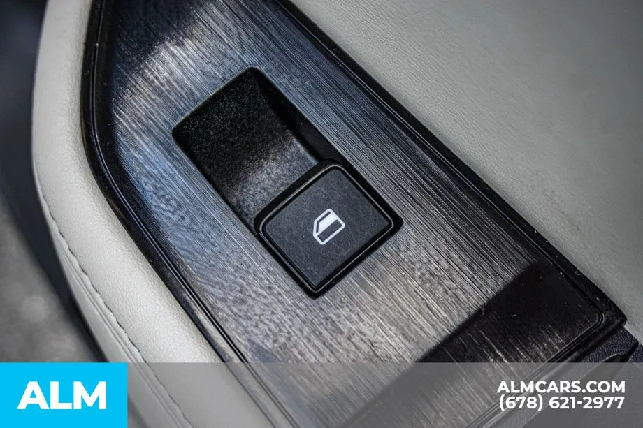 2025 Nissan Rogue SV - Photo 52