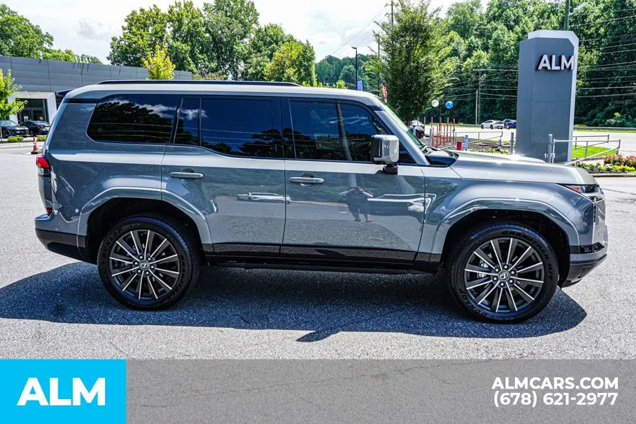 2025 Lexus GX Luxury+ - Photo 8