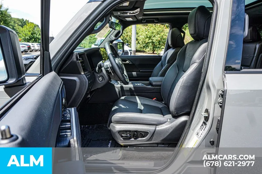 2025 Lexus GX Luxury+ - Photo 18