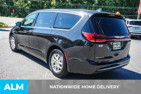 More photos of 2023 Chrysler Pacifica Touring L at ALM Marietta, GA