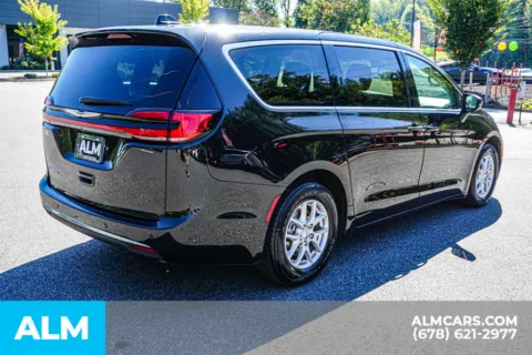 More photos of 2023 Chrysler Pacifica Touring L at ALM Marietta, GA