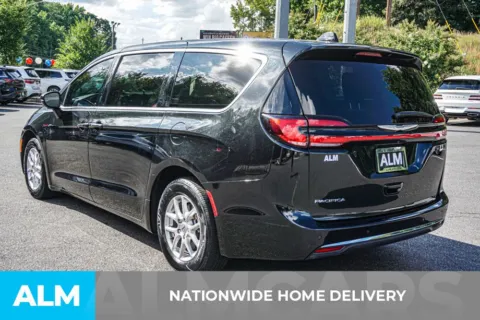 More photos of 2023 Chrysler Pacifica Touring L at ALM Marietta, GA