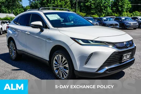 More photos of 2021 Toyota Venza XLE at ALM Marietta, GA