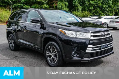 More photos of 2019 Toyota Highlander LE at ALM Marietta, GA