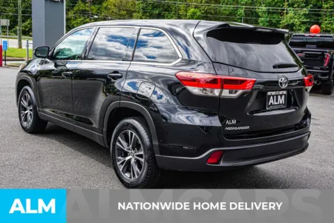More photos of 2019 Toyota Highlander LE at ALM Marietta, GA