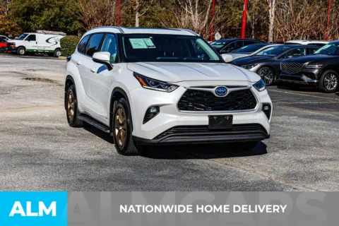 More photos of 2023 Toyota Highlander Hybrid Bronze Edition at ALM Newnan, GA