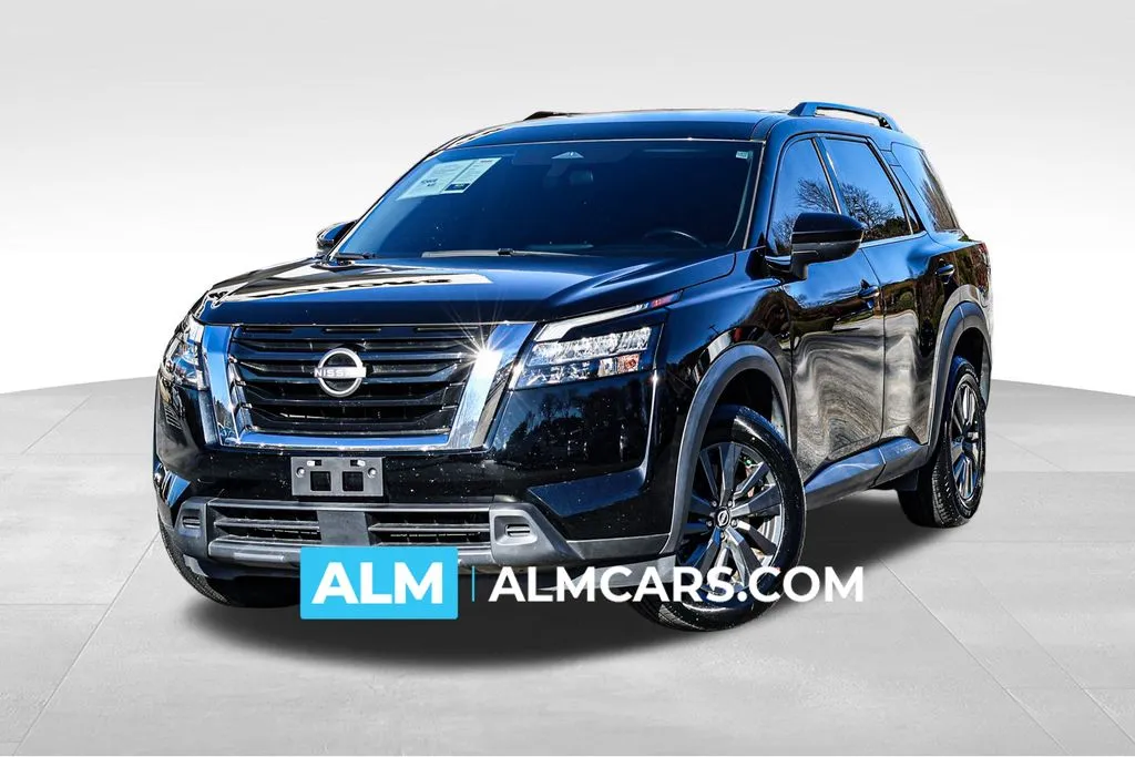 2023 Nissan Pathfinder SV's photo