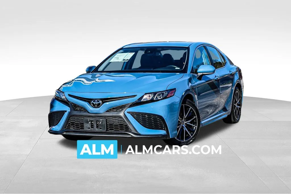 2024 Toyota Camry SE's photo