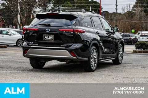 More photos of 2021 Toyota Highlander Hybrid Platinum at ALM Newnan, GA