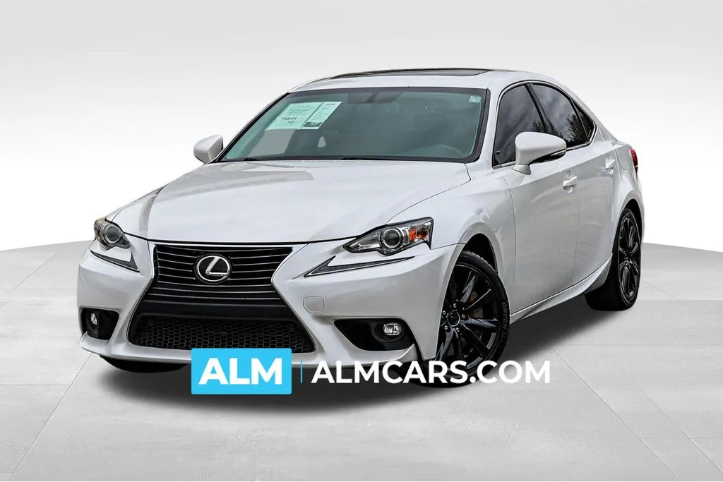 2016 Lexus IS 200t's photo