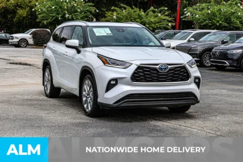 More photos of 2023 Toyota Highlander Hybrid Limited at ALM Newnan, GA